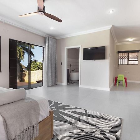 Villa One On Chelsea Durban Esterno foto